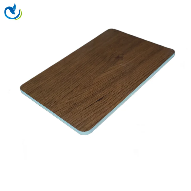 Solidne, elastyczne panele ścienne SPC